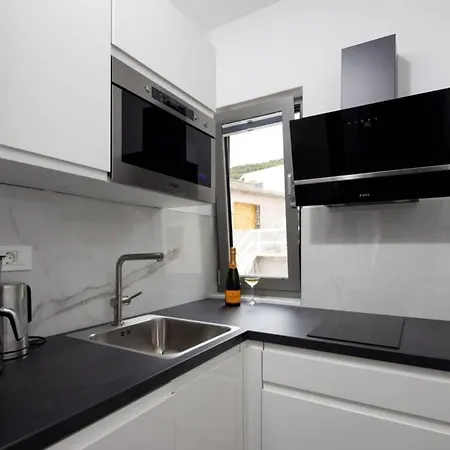 In **** Blue Appartement